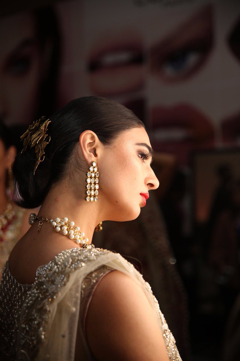 MediaSpringPk's tweet photo. Presenting the L'Orรฉal Paris beauty look of @SaheefaJK #GlowPro spotted backstage at #PLBW18! ๐ซ https://t.co/PlbcfDGx1W