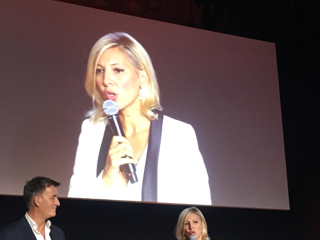 MaginotPascale's tweet photo. Lancement du séminaire RH par @BSabotier accueillie par les DRH #Influence #BigData #IA dans un lieu magique! Partage et professionnalisation pour une fonction stratégique pour l’entreorise https://t.co/cwTryUsRom