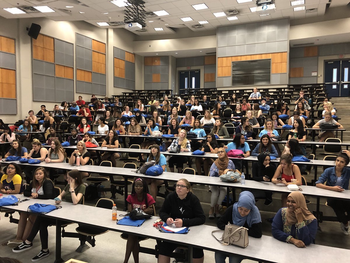 MindingtheBrain's tweet photo. 164 incoming #cuneuro students this year, our highest ever! So happy to meet the class of 2022! #neuroscience #Neurd #brains @CarletonScience @ucarleton https://t.co/tpydEfYwBD