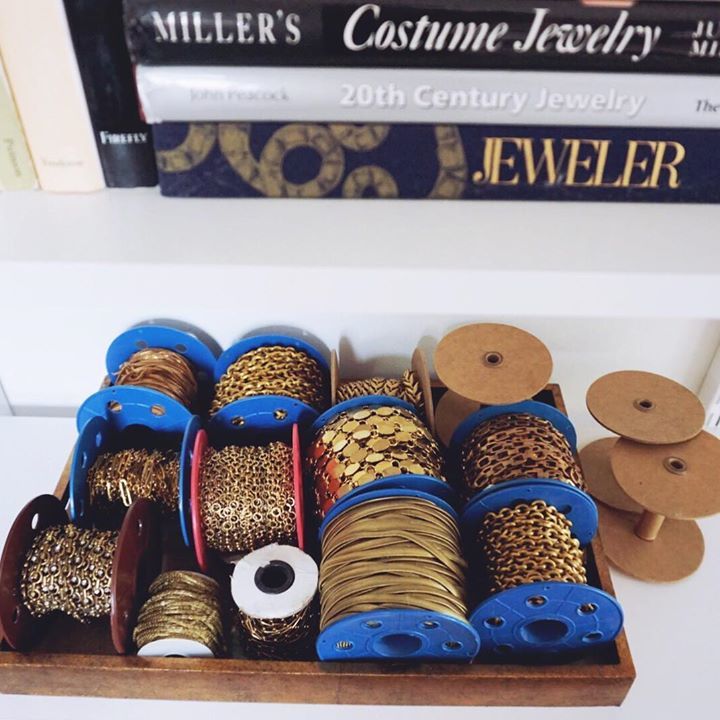 lillidokken's tweet photo. Chain, chain, chaaaain! #lillidokken #lillidokkenstudio #bts #glitterguide #madeinamerica #thecarriefilter #glitterguidexacolorstory https://t.co/LVYjCQ5fV0