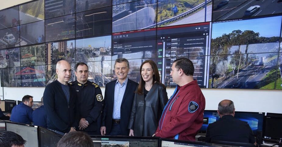 mariuvidal's tweet photo. Junto a @horaciorlarreta y @mauriciomacri anunciamos un plan de seguridad que es un paso más para cuidar a todos los que viajen entre Provincia y Ciudad. Vamos a trabajar en equipo para que los vecinos estén tranquilos cuando se tomen un tren, un colectivo o anden por la calle. https://t.co/rReWdj27dH