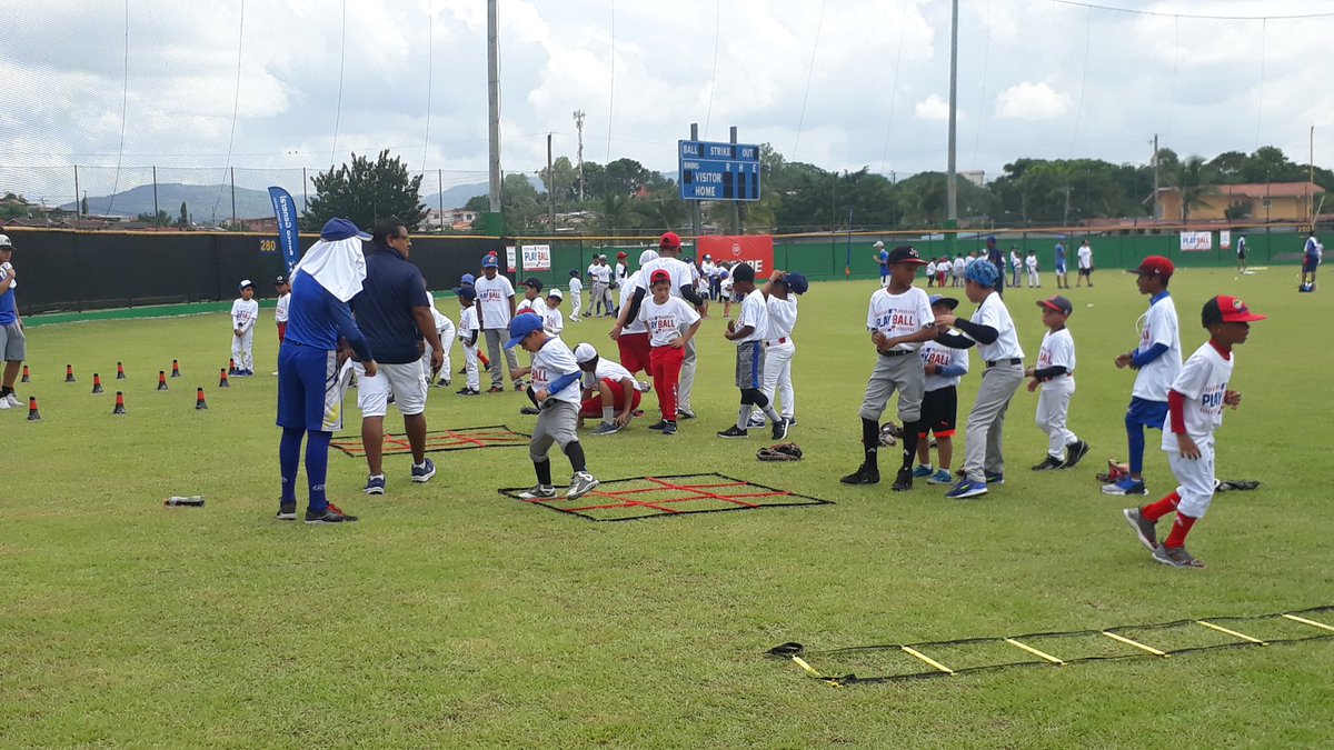 Todo un éxito el inicio de la Clínica Play Ball de <a href="/MLB/">MLB</a> con los ex Grandes Ligas Bruce Chen (<a href="/ChenMusic/">Bruce Chen</a>), Olmedo Saenz y Rafael Medina. Earl Agnoly también participa de esta iniciativa con 300 niños #BeisRPC