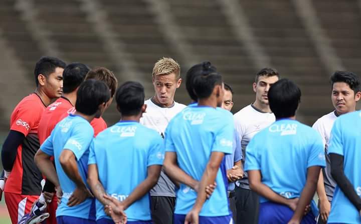 Keisuke Honda memimpin langsung latihan timnas Kamboja untuk pertama kalinya.

#keisukehonda #cambodia #aseanfootball