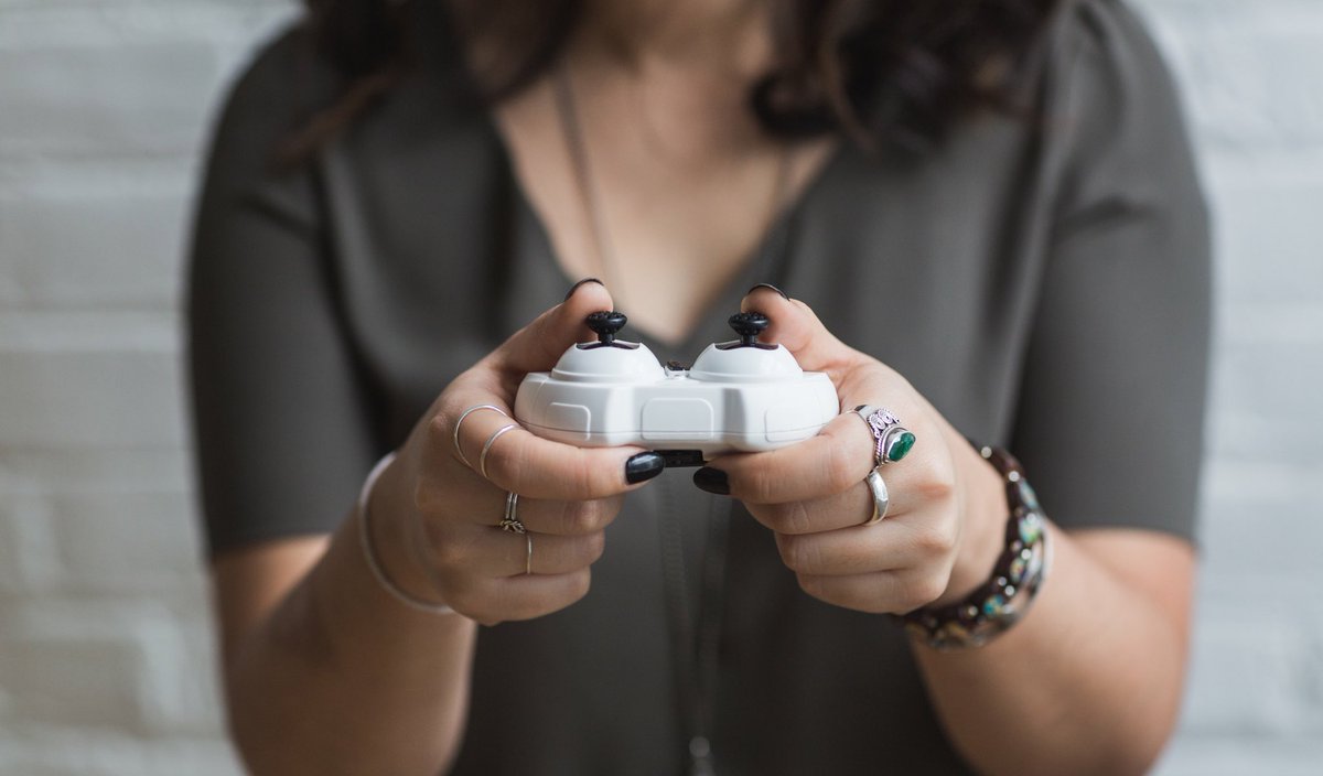 selisandco's tweet photo. “There’s something powerful about a girl that games.” 🕹 https://t.co/lZ3AL84JOu