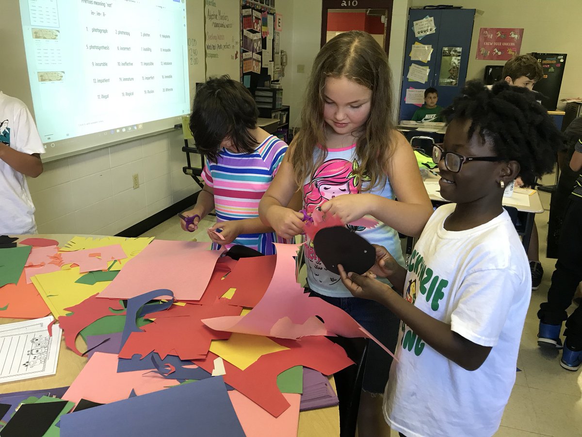 LRStites85's tweet image. Great day making adjective monsters in class yesterday! Our awesome A+ @Kat_Adelia even jumped in to help and made one of her own!!! @RollaMiddle @R31Official @Jimpritchett31 #rmssalute #nontradteaching #createstuff