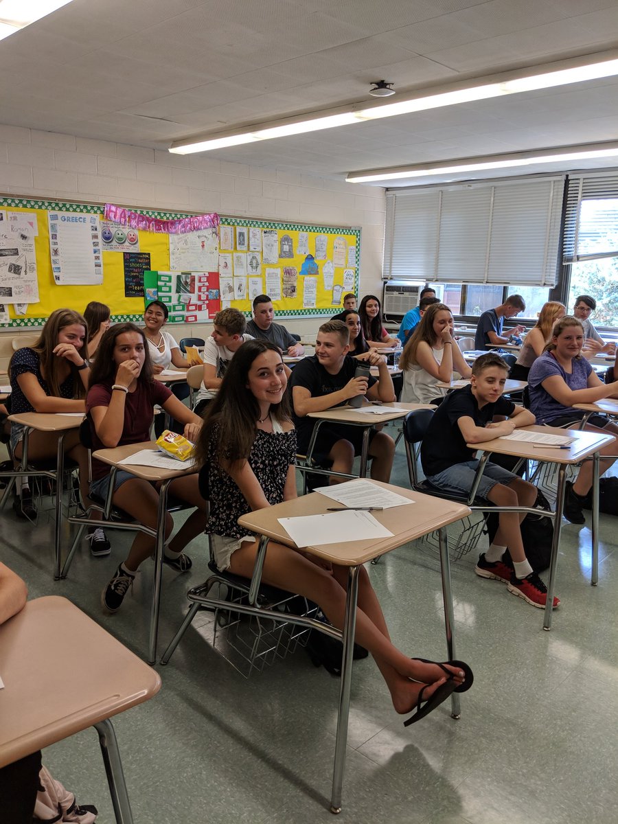 lindenhursths's tweet photo. More #FirstDayForLindy #lindenhursths #LUFSD #LookAtLindy https://t.co/aMF00nekYX