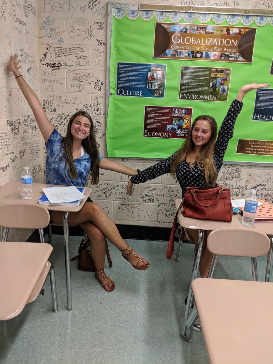 lindenhursths's tweet photo. More #FirstDayForLindy #lindenhursths #LUFSD #LookAtLindy https://t.co/aMF00nekYX