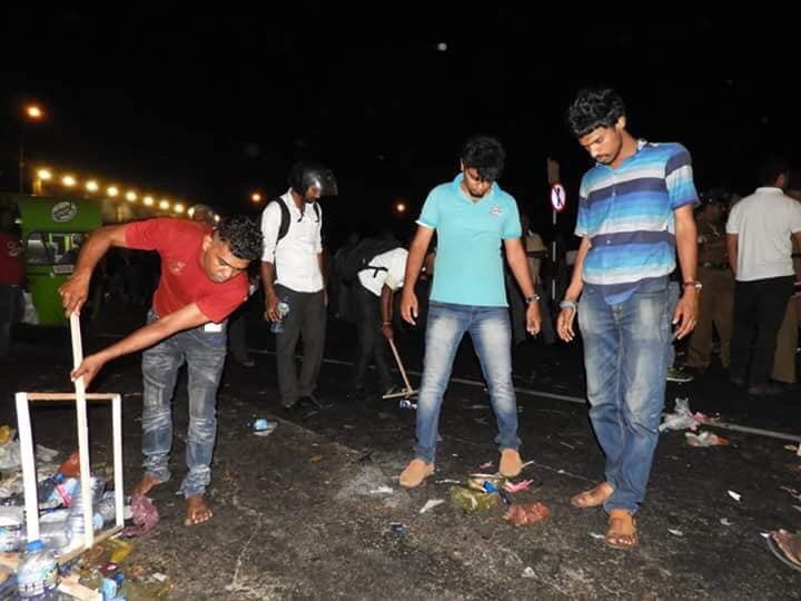 KosPolos's tweet photo. හොඳ දේ අගයන්නට දේශපාලනයක් අවශ්‍ය නැත. අප රටේ කාලයකට ඇති වූ සුබවාදීම ප්‍රවනතාව නම් මෙයයි. ❤️

#learnfromJapan #ජනබලකොළඹට https://t.co/Qqa3Bam62O