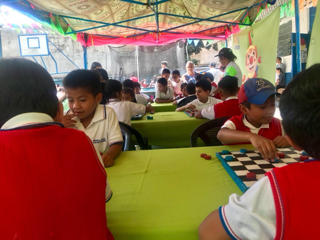 muniguate's tweet image. Niños estudiantes de la Escuela Pública 25 de Septiembre participan en la convivencia escolar con el apoyo del programa Diverti Muni y la Alcaldía Auxiliar de #Zona7. #GuatemalaValeLaPena #AlcaldiasAuxiliaresTrabajando