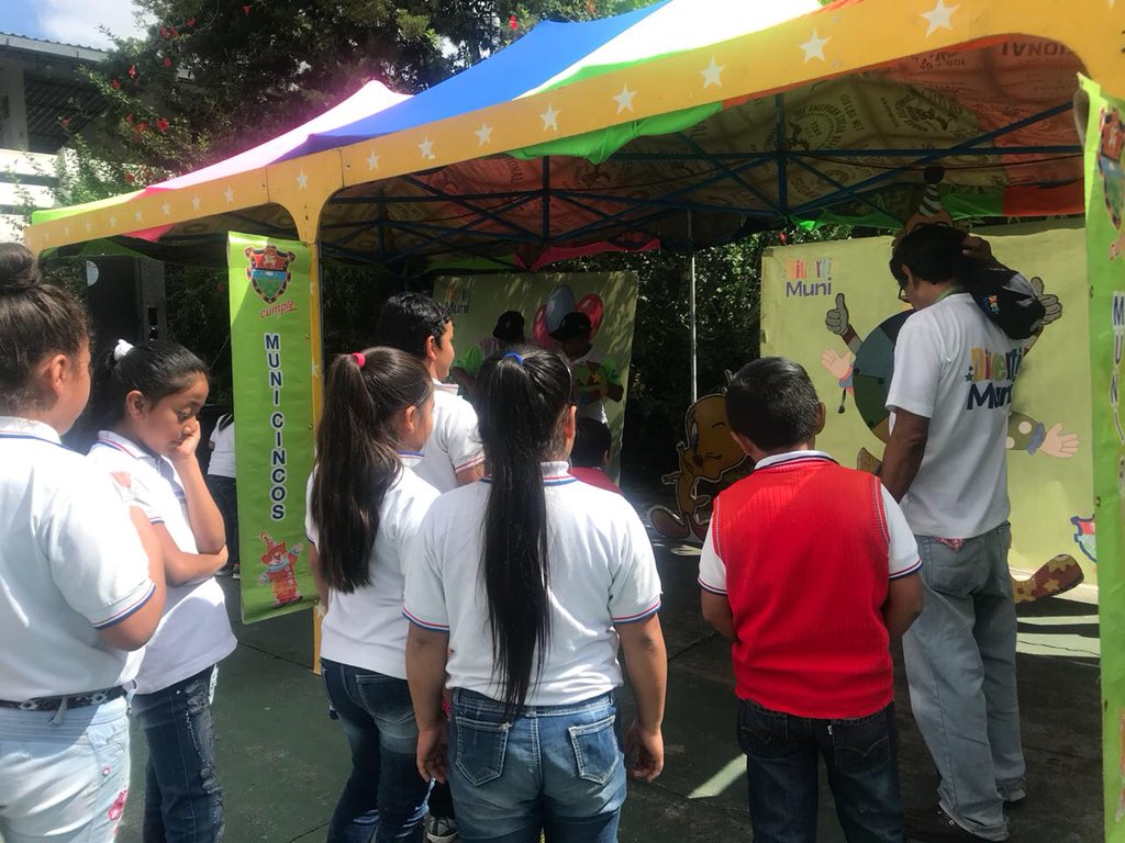 muniguate's tweet image. Niños estudiantes de la Escuela Pública 25 de Septiembre participan en la convivencia escolar con el apoyo del programa Diverti Muni y la Alcaldía Auxiliar de #Zona7. #GuatemalaValeLaPena #AlcaldiasAuxiliaresTrabajando