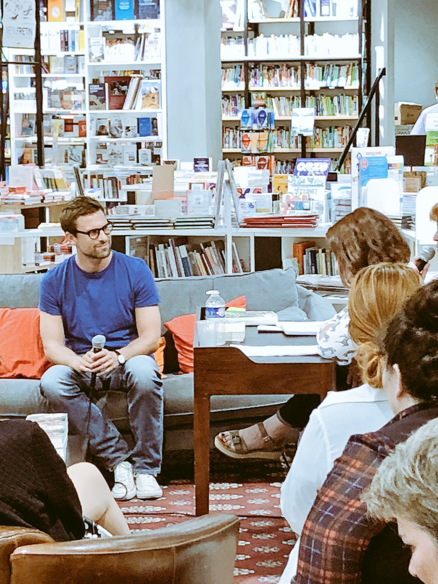 peanut_booker's tweet photo. « On montre des personnages qui finissent par nous échapper » #nicolasmathieu au @divanlibrairie chez @ActesSud 
Coup de ❤️ de la #Rentreelitteraire2018 💓 https://t.co/CMugVDhC5Y