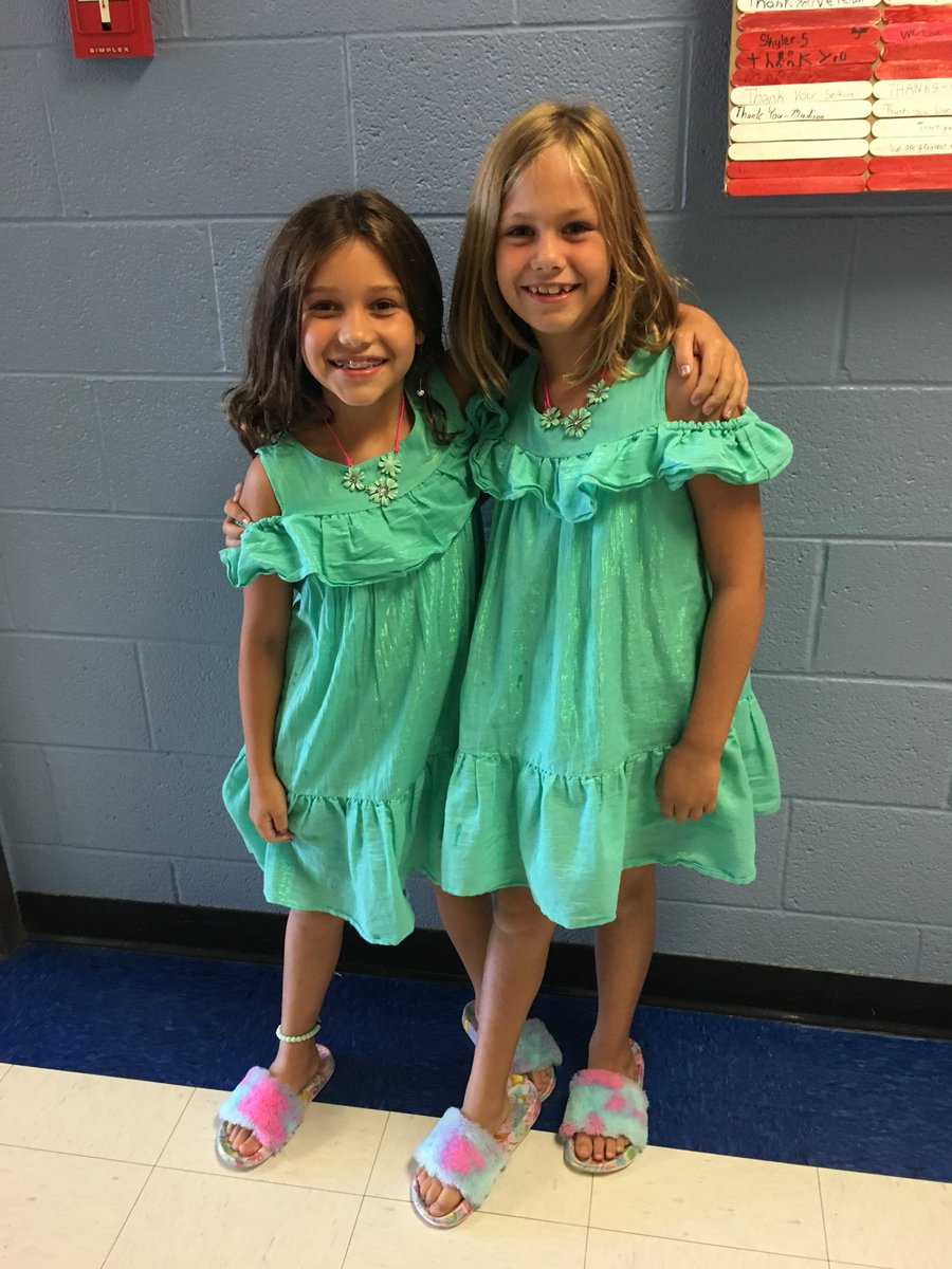 ReadingLeopards's tweet photo. Look at these matching BFFs!! So fun!! @LibertyLeopard #itsworthit #matching 😊👯‍♀️ https://t.co/BaBvKWgkUQ