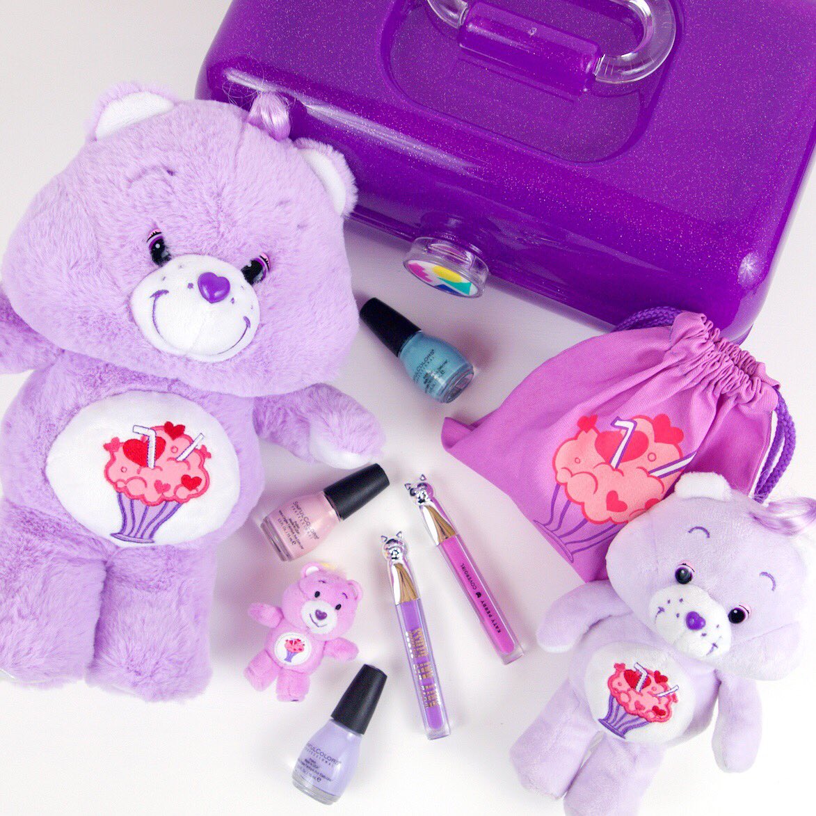 Things we love about the 80s: rainbow gel pens, roller skates, the Breakfast Club, and like, caboodles, duh! We're #sharingandcaring with our friends @realcaboodles with a Care Package giveaway. #EnterToWin here: bit.ly/2PQe7Hl. #Giveaway ends 9/7 at 1PM EST.