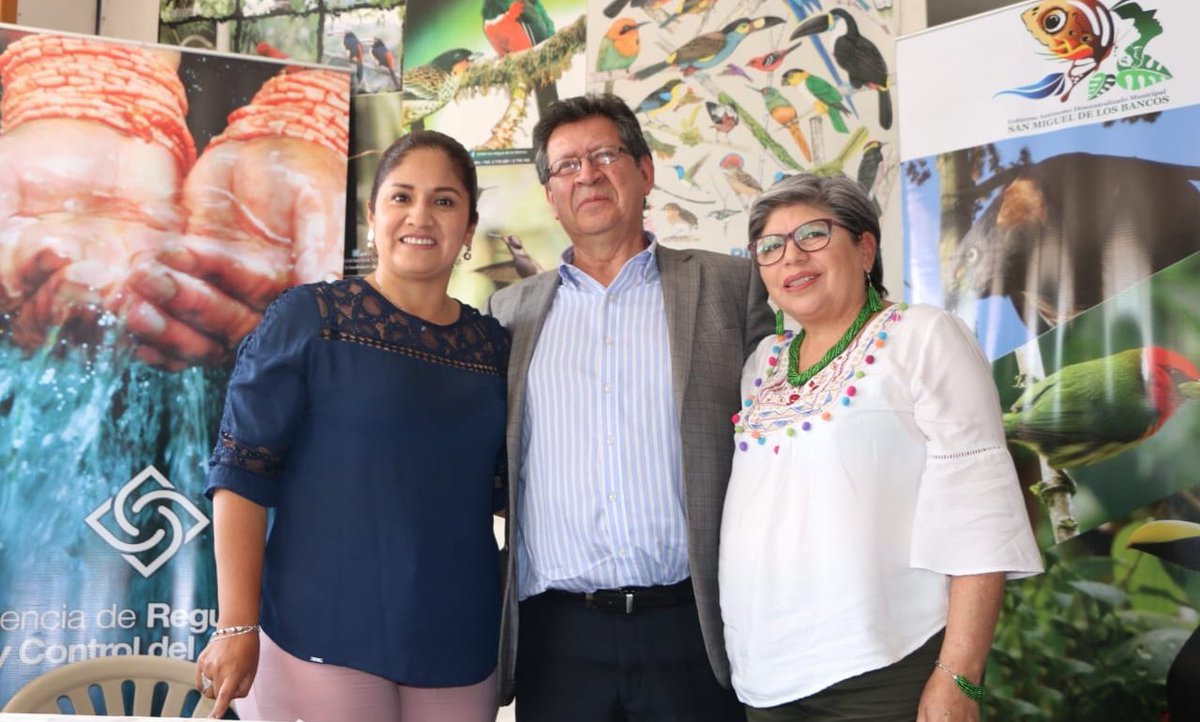ricardomorenoo3's tweet photo. Este convenio de cooperación interinstitucional permitirá fortalecer las capacidades técnicas del personal del @GADMLOSBANCOS para la aplicación de las regulaciones emitidas por la ARCA, respecto a elaboración del Plan de Mejoras y la fijación técnica de tarifas. https://t.co/GfDIcnRToI