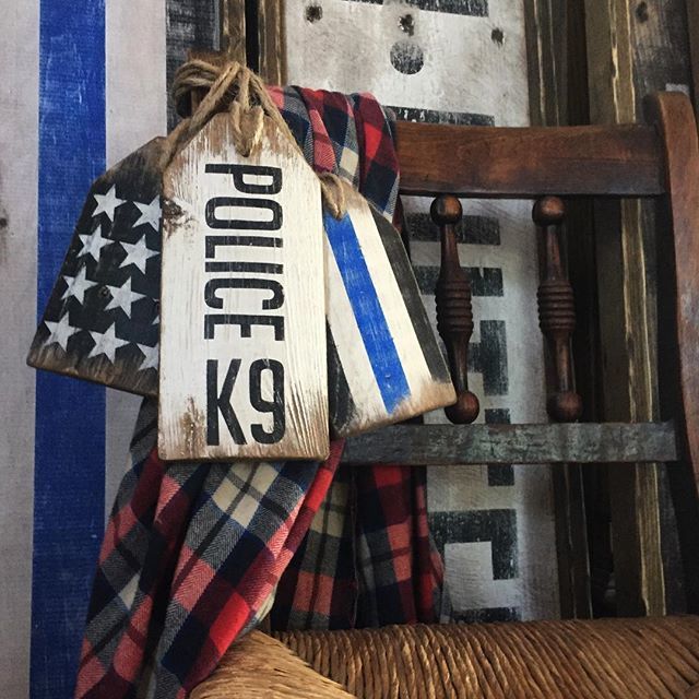 unpolishedbarn's tweet photo. Because they should be honored too! 🐾 Murphy this was all you! 🖤These will be available in my shop soon!
.
.
#policek9 #police #k9 #respect #honor #thinblueline #thinbluelinefamily #rustic #rusticdecor #dog #countrydecor #woodworking #thinbluelineflag #etsy #etsyshop #mainem… https://t.co/hVHuI3kowc