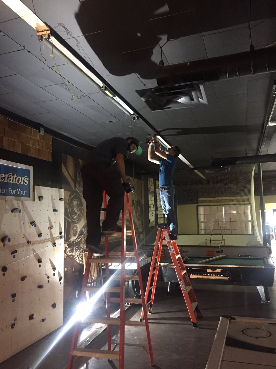 Check out how bright it is in the Youth Centre now! We can't thank Echo Lacombe Association and everyone who helped enough! <a href="/EchoEnergy14/">Echo Energy</a> 
#yuturnyouthcentre #cayu