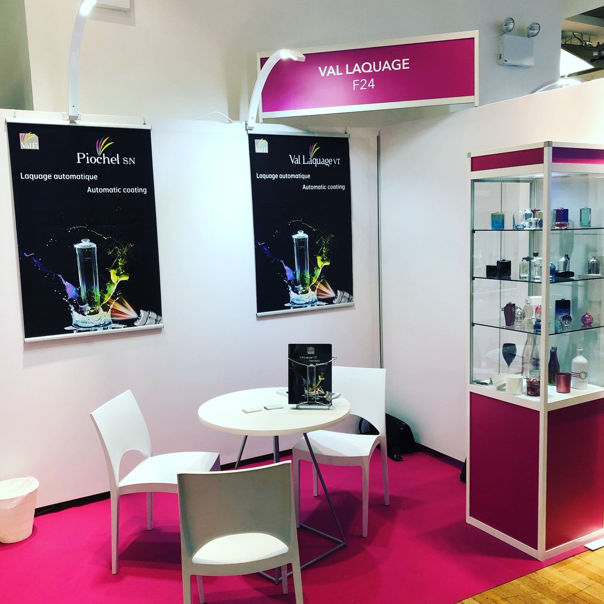 VallaquageVT's tweet photo. Salon ADF PCD New York. Stand F24. Retrouvez le savoir-faire français aux USA #adfpcdny #madeinFrance #decoration #glass https://t.co/A2FlOFhM8L