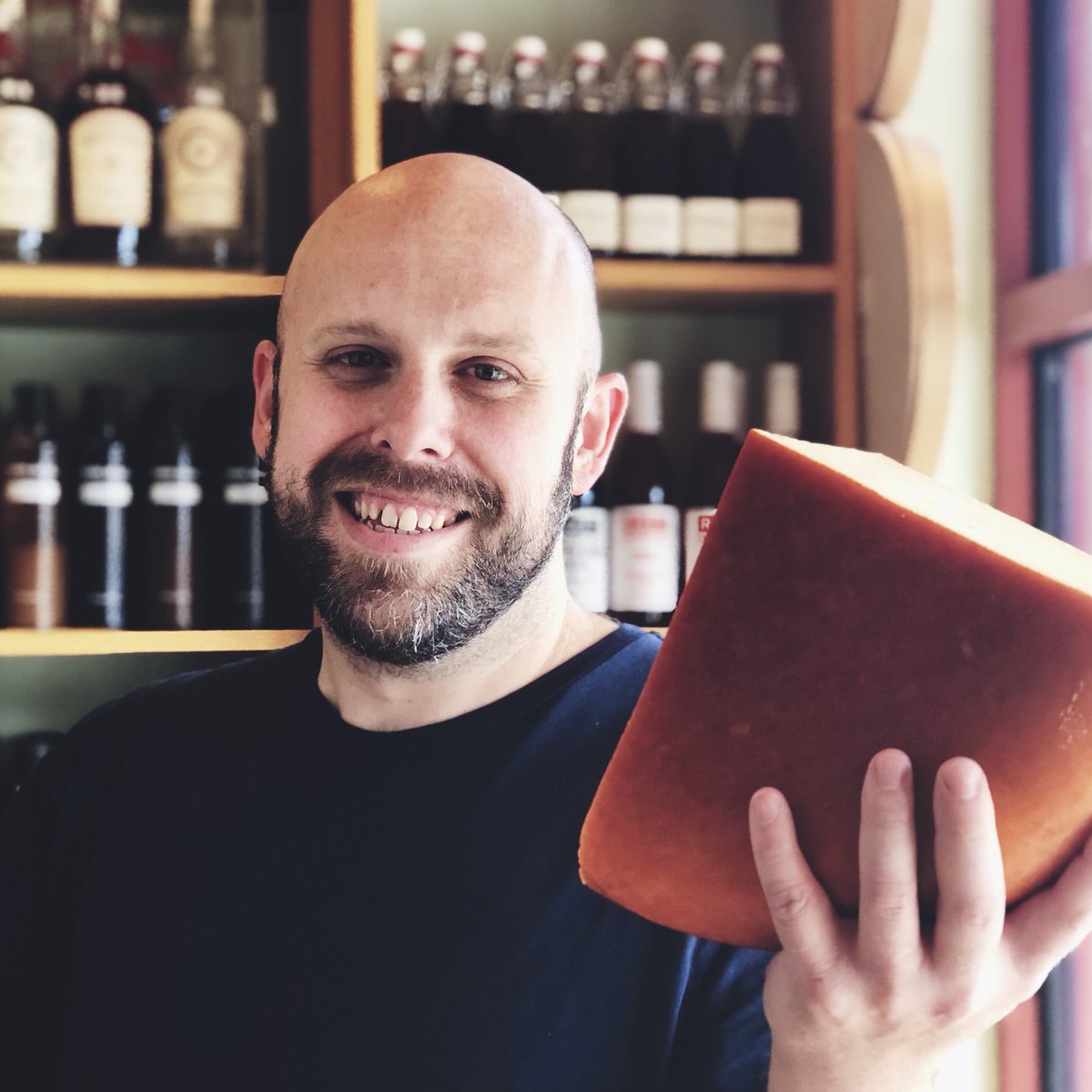 Did you know our Manager, Lincoln Broadbooks (@LincolnBbooks) is now one of the first American Cheese Society Certified Cheese Sensory Evaluators! Lincoln is one of only 29 other CCSEs in the US & Canada. (Photo by @patmccroy)
#Cheese #CheeseExpert #CCSE #KansasCity #KCMO #PVKS