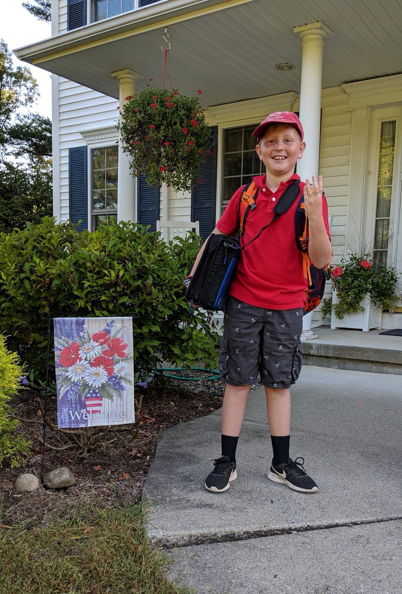 AverillParkCSD's tweet photo. Welcome back! We love seeing all the back to school photos! #APFirstDay https://t.co/ruECdTdgI0