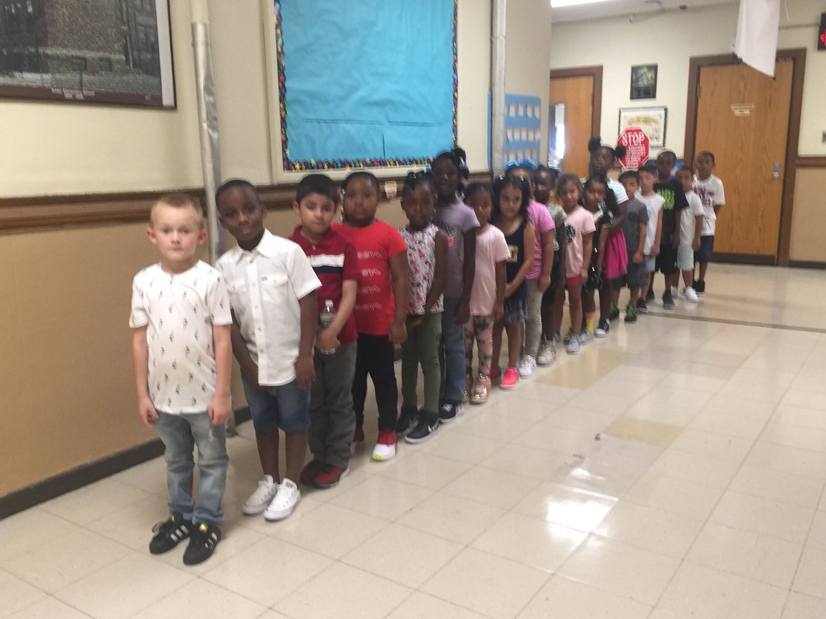 c_cKuserKat's tweet photo. Mrs. DeRoseβs and Ms. Nijimβs first graders had the most perfect line- straight, hands down, quiet and in number order! ππΎ @KuserKats1909 #KuserStong #KuserPride #KindnessAtKuser #WeAreHTSD #HSTDpride https://t.co/svnt5NmYqS