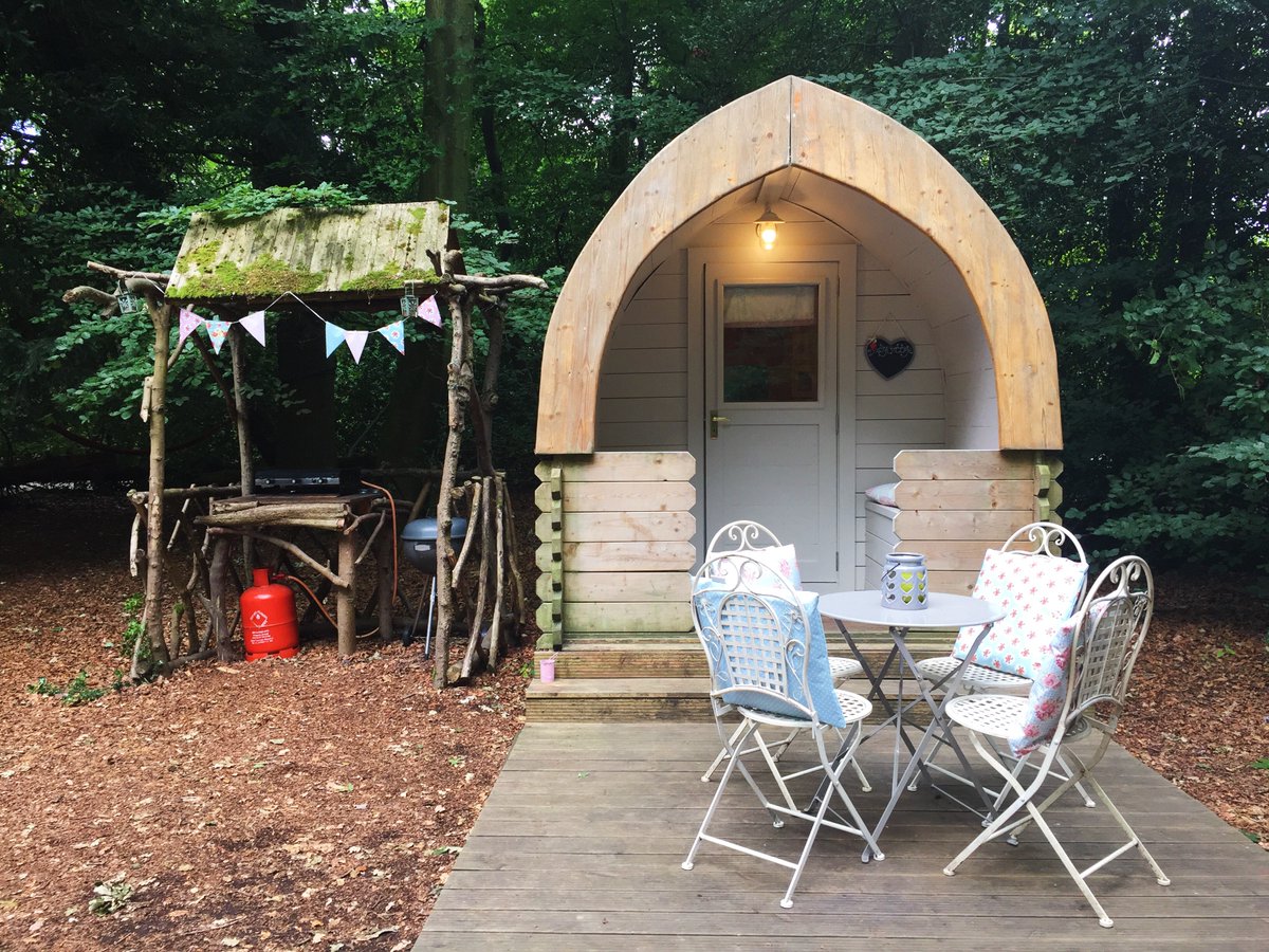 NEW BLOG// To celebrate our 2 year engagement anniversary, Gary and I decided to go Glamping at Hollington Park for the weekend. 🏕️

Read my experience → bit.ly/2NQIqfN 
#Glamping #travelblogger #travelreview #bloggerstribe #thebloggercrowd