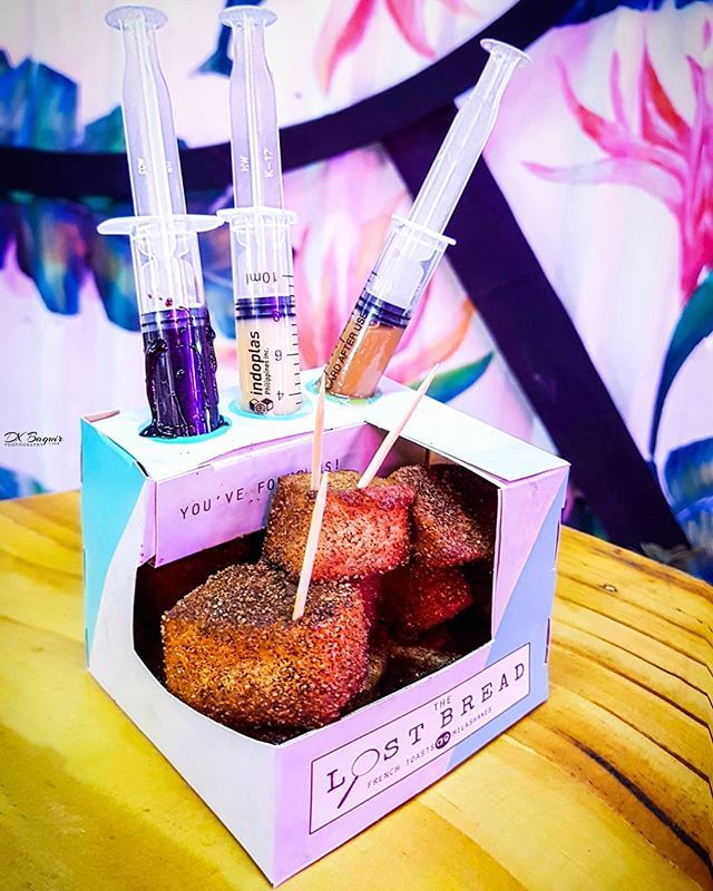 v0rtex07's tweet photo. FRENCH TOAST CUBES
from The Lost Bread @thelostbread_
> cinnamon bread cubes, served with three different sweet sauces in a syringe - caramel, chocolate, white chocolate
.
#thelostbread #frenchtoast #cinnamon #cinnamonbread #chocolate #caramel #whitechoc… https://t.co/ETWJHTzrDW https://t.co/8oMrXRePro
