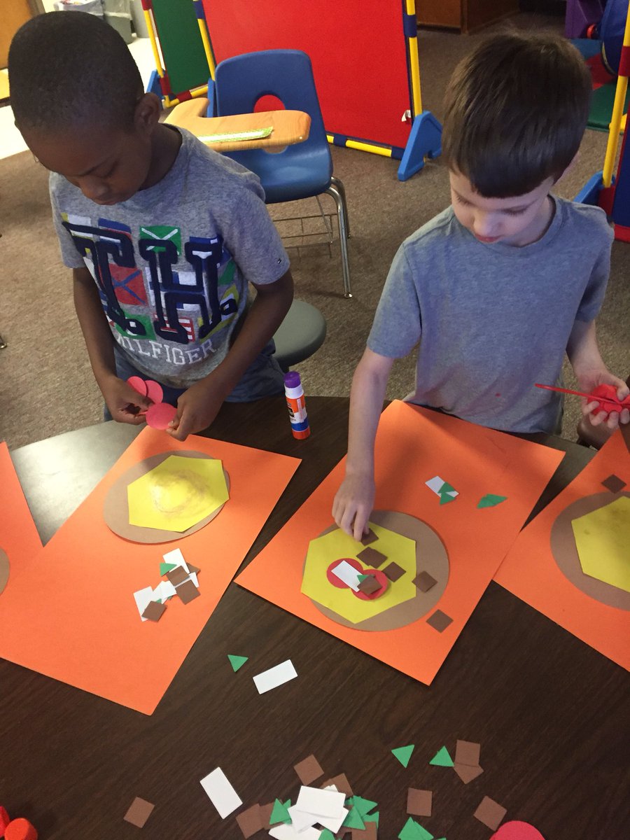 updike_rachel's tweet photo. Identifying shapes and constructing our own shape pizza! @bakerelembears @britthirsch #JourneytoAWE #shapepizza #shapes https://t.co/5GOyYNOSPb