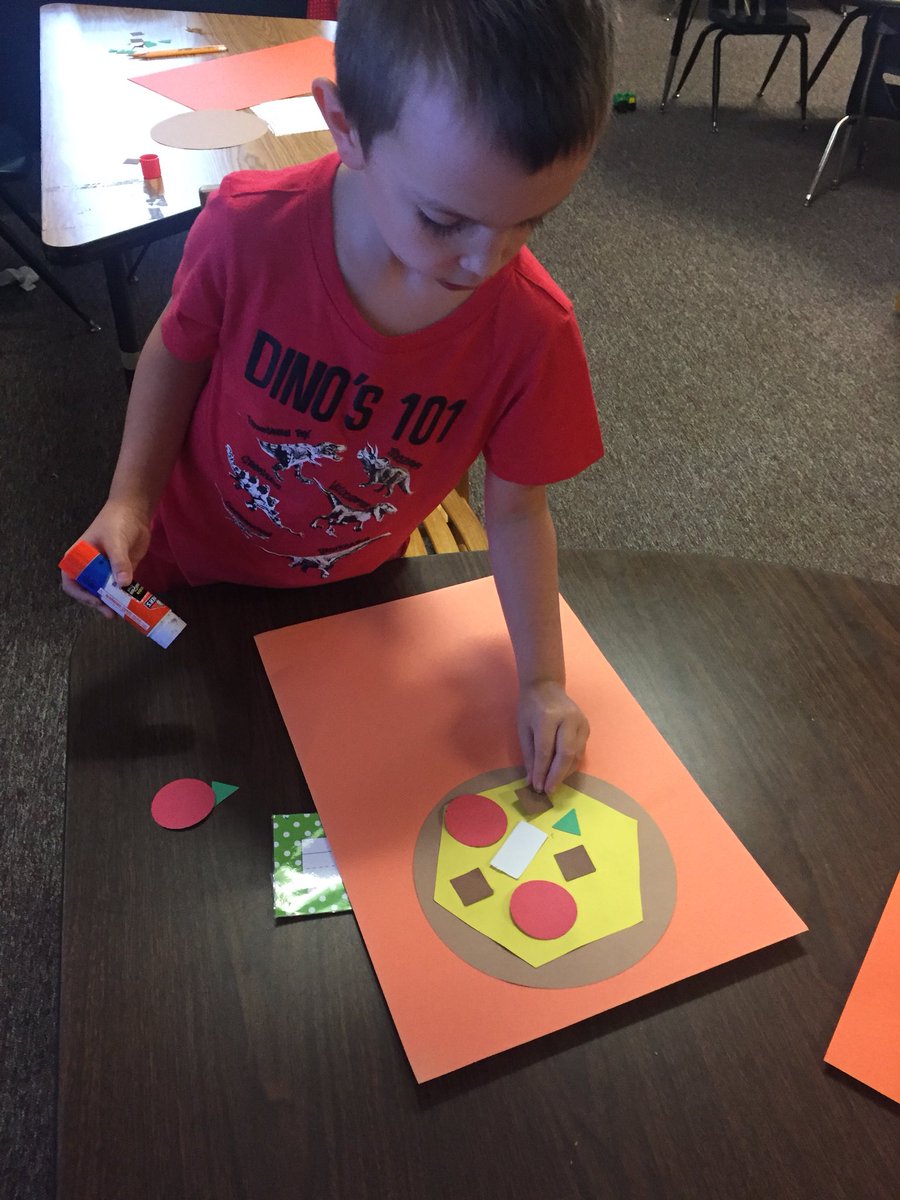 updike_rachel's tweet photo. Identifying shapes and constructing our own shape pizza! @bakerelembears @britthirsch #JourneytoAWE #shapepizza #shapes https://t.co/5GOyYNOSPb