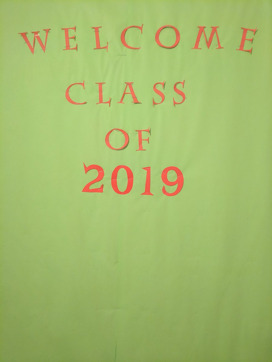 CHS1860's tweet photo. What a great first day. Welcome back!The class of 2019 is already hard at work! #chs2019 #hillhappenings #firstdayofschool https://t.co/99zBqpts8x