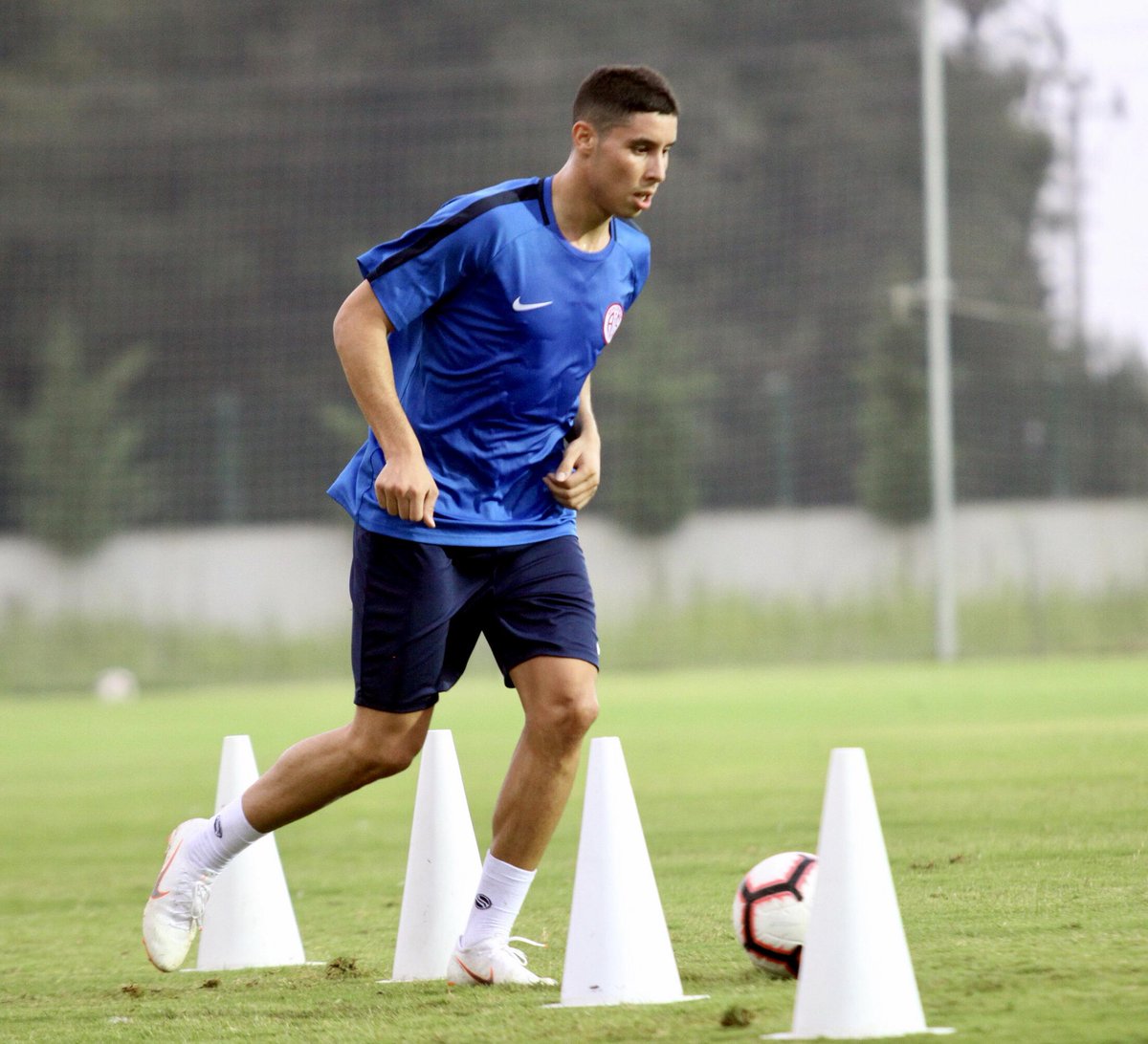 Barradabdel's tweet photo. Back to training  ⚽🏃
🔴⚪️ #Antalyaspor https://t.co/n0tJluEwjL