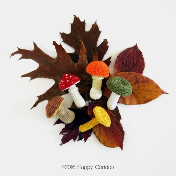 There's a wisp of mist in the air: fall is getting closer. Use this adorable mushroom pattern to create children toys, mobiles, funny autumn buntings and wreaths, as well as Thanksgiving place cards or wedding favors.

Mushrooms collection n1 by Happy Co… ift.tt/2oGkZKS