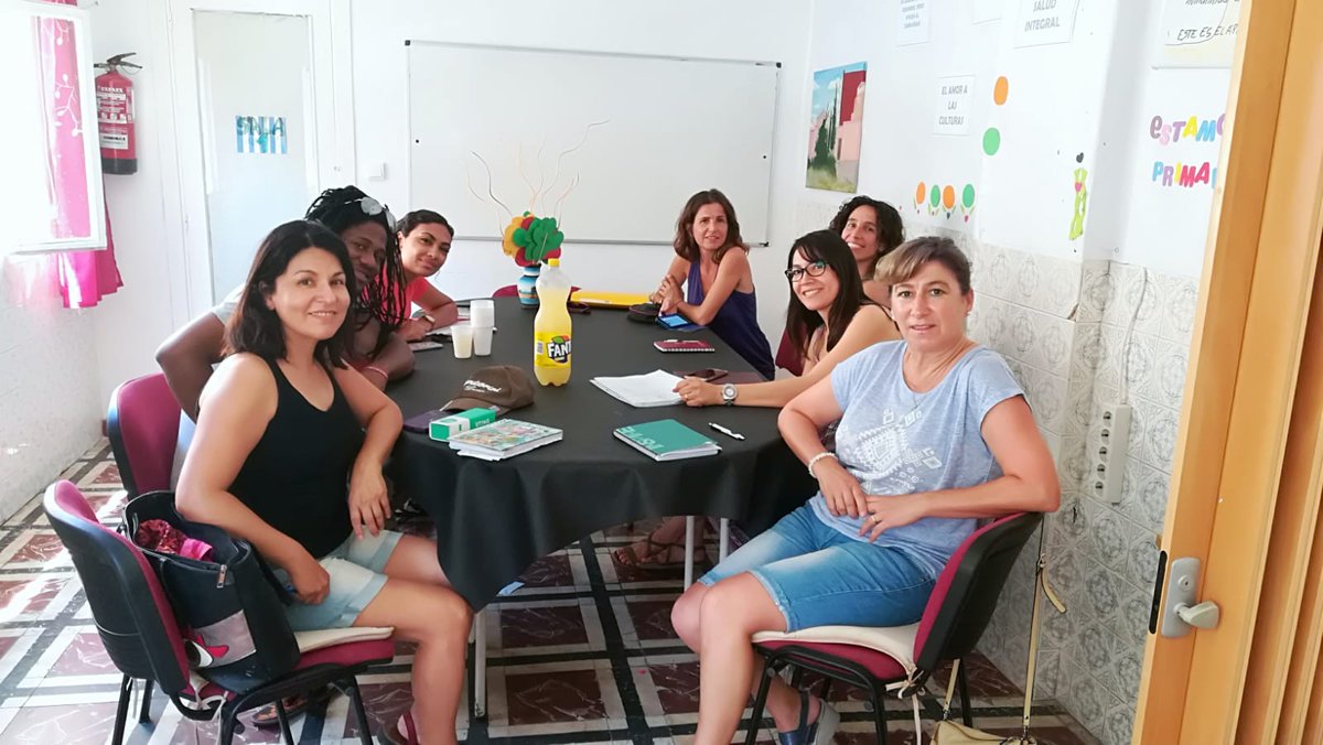 lilicastror's tweet photo. #ProgramaMihSalud #CiudadMIhsalud2018 después de vacaciones continuamos con el trabajo de #promoción y con muchos #retos para seguir construyendo #Saludentreiguales #Equipo 💪. @AcoecOngd #PilarLopez @csp_valencia @Patri43518894 #CentroSaludPublicadeValencia. https://t.co/oqUL473AyN