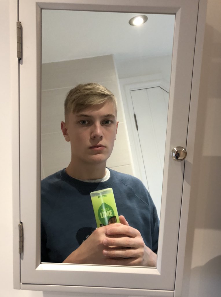 salop_jack's tweet image. Love my new phone 😍