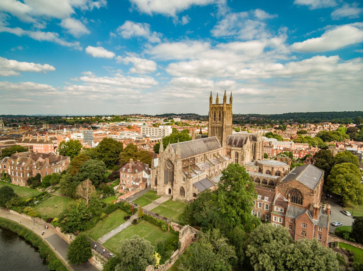 VideosSky's tweet photo. Worceester Cathedral today @WorcCathedral @buddhismworcs @worcpic @worcscc @bbchw https://t.co/3RMMRfzByW