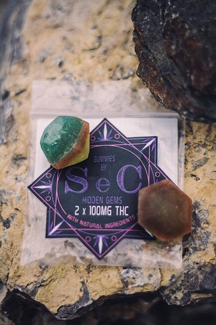 cankush420's tweet photo. Life is always rocky when you are a gem... but not when you eat hidden gems from Sec. 💎 Each edible contains 100mg of THC and each package contains two canna gummies. To purchase, visit: https://t.co/4Ps0bkW7Eg. #cannagummies #edibles #bcweed https://t.co/x6CWDAsDGL