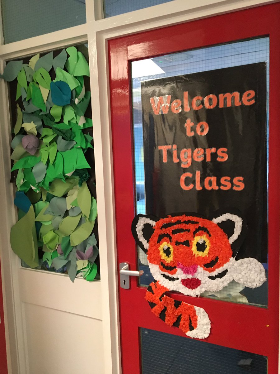 amyclarkey97's tweet photo. Day 2 over and finally had time to get some pictures of my classroom, when it is not messed up by a class of 4 year olds. https://t.co/jz2bmC3EXW