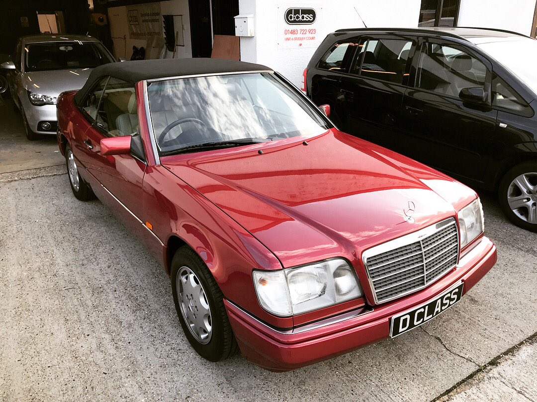 dclassauto's tweet photo. This E220 convertible leaves with a new convertible hood and beige inner lining to complete its clean exterior looks
#mercedes #mercedesbenz #e320 #e220 #dclassauto #mercedesownersclub #eclass #eclasscabriolet #w124 #w124cabrio #convertible #wheelwednesday #mercedesw124 #w124club https://t.co/0uMZMBgnfL