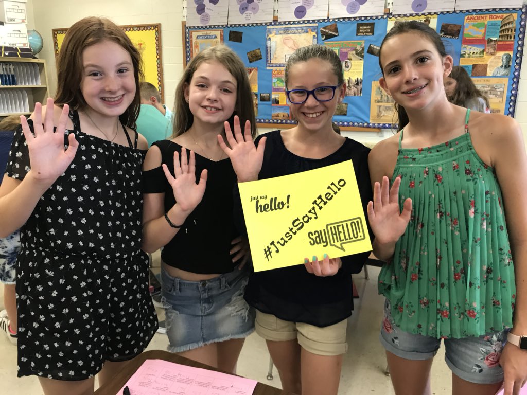 ManningTechTalk's tweet photo. Making new friends on our first day of middle school. #justsayhello #gosmithtown #SmithtownPride @SmithtownCSD @SCSD_GMS https://t.co/6QmvypDEXm