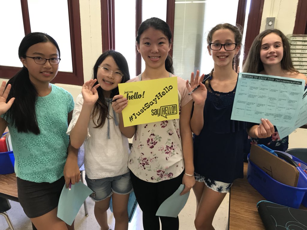 ManningTechTalk's tweet photo. Making new friends on our first day of middle school. #justsayhello #gosmithtown #SmithtownPride @SmithtownCSD @SCSD_GMS https://t.co/6QmvypDEXm