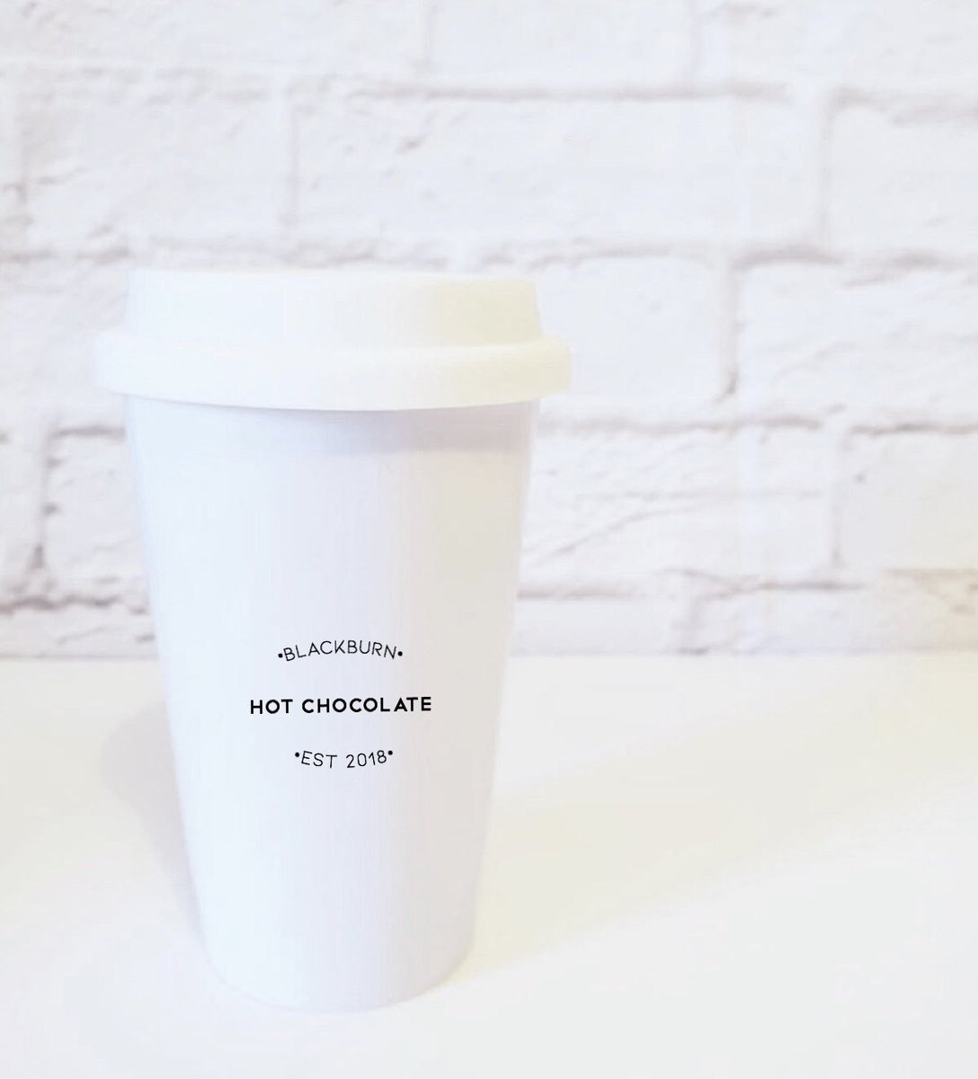 birdie_barn's tweet photo. Our first set of Monochrome Travel Mugs are now available to shop on the website 😍⚪️🖤
Take them through the drive through with you, saving money on your purchase and NOT contributing to any plastic waste 🌊👌https://t.co/v7vrGpey43 #savouroceans #plasticfree #plasticpollution https://t.co/srphdJi7qR