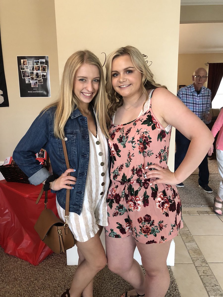 mhowell174's tweet photo. Happy bday lilzz have a great day 💕💕💕💕 https://t.co/wrMkyQrWF1