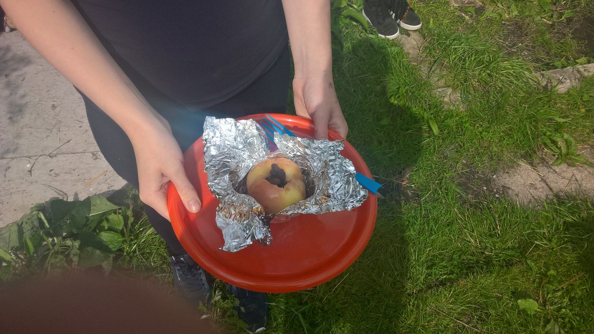 It's complete. The new gate made by the #Chorley Myplace crew. Celebrated with baked apples cooked on the fire. 👌😎 #skills #outdoors #health @vinspired @ChorleyCouncil @OBrightFuture