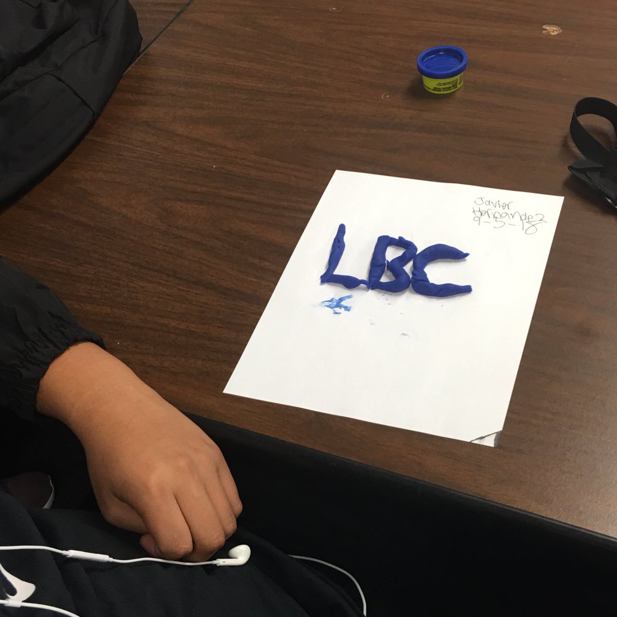 CabrilloAGL's tweet image. AGL students creating something that represents who they are with PkayDoh. Part of the #pirateteaching . Next students write a paragraph describing why this is important #proudtobeLBUSD #linklearning @ItsonChris #JAGPride