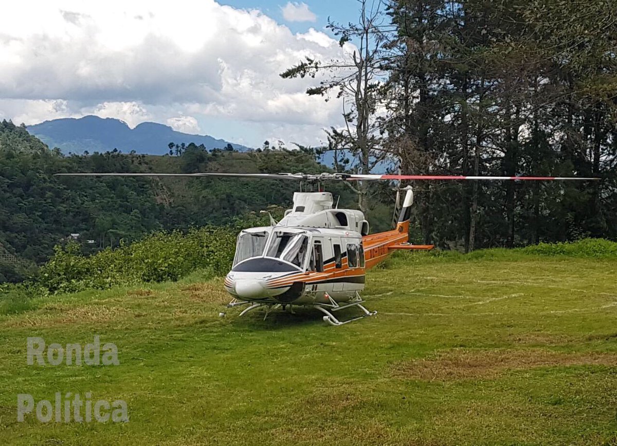 vimalalo's tweet photo. #DeUltimoMomento 
Aterriza de emergencia helicóptero del gobernador @VelascoM_ 
En ruta a la gira hacia el municipio de Simojovel
Casual o creado el desperfecto? @Milenio @Reforma @lopezdoriga @sdpnoticias @elnorte @NTelevisa_com @senadomexicano @El_Universal_Mx https://t.co/dcQBepMulA