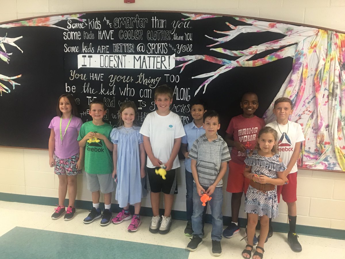 ⁦<a href="/PowhatanES/">Powhatan Elementary</a>⁩ Some of our awesome students that were showing how to act responsibly today #paws #wearepowhatan