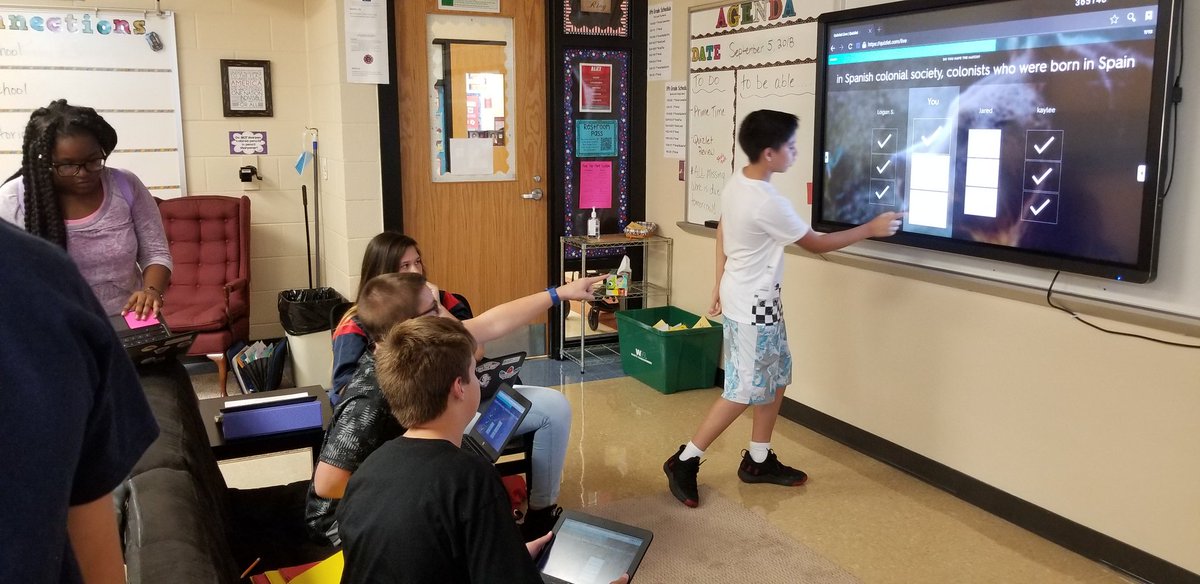Mssnyder97's tweet image. First Quizlet Live review of the year! #cwmschangemakers #cwway @cwms_office