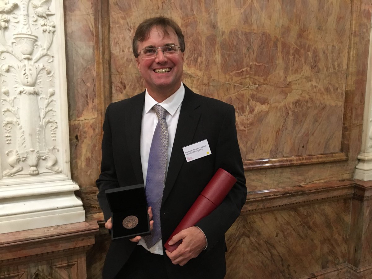 Congratulations to <a href="/Prof_Leighton/">Timothy Leighton</a> - fantastic lecture and well deserved 2018 Clifford Paterson #RSmedals <a href="/royalsociety/">The Royal Society</a> this evening