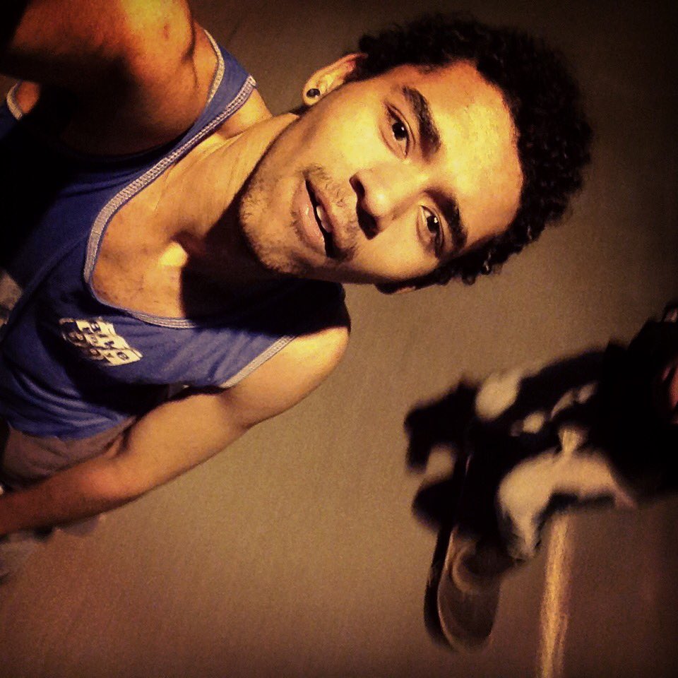 AndersonCris27's tweet photo. Viva lá vida, como já diziam os antigos ... 🔥❤️✌🏾
_____________________________________________
#Skate #Board #board #sport #ande #correr #sporter #sport #neutro #shape #treino #faxa #noite #caxiasdosul https://t.co/Bkwbr7xRBO