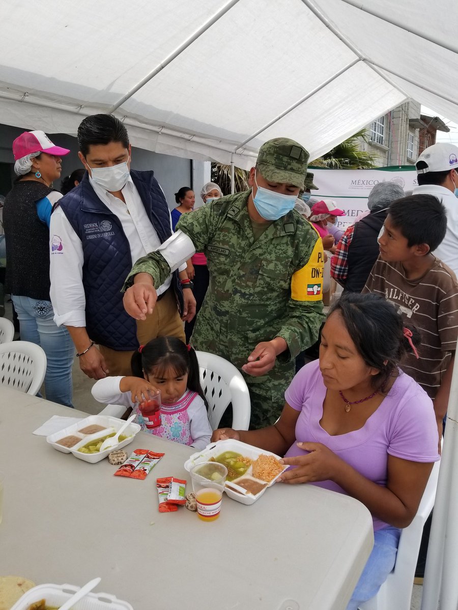 JuanJoMiranda15's tweet photo. Por instrucciones del Subsrio. @jgarciabejos me encuentro en #SanMateoAtenco, para dar seguimiento a los #ComedoresComunitarios de @SEDESOL_mx en la región, los cuales, hasta el momento, han proporcionado 5,860 platos de comida caliente a la población afectada. #SedesolPresente https://t.co/64Lm8XNmGe