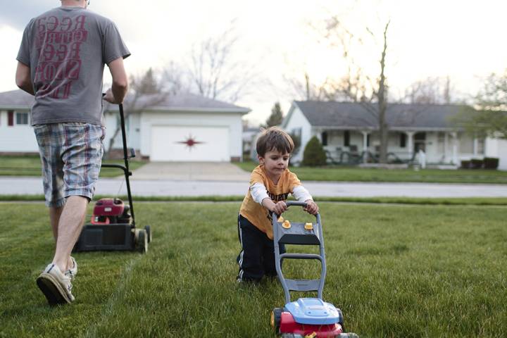 Lawnmower parents are the new helicopter parents — and experts believe they are ‘detrimental’ dlvr.it/QjDvDf
